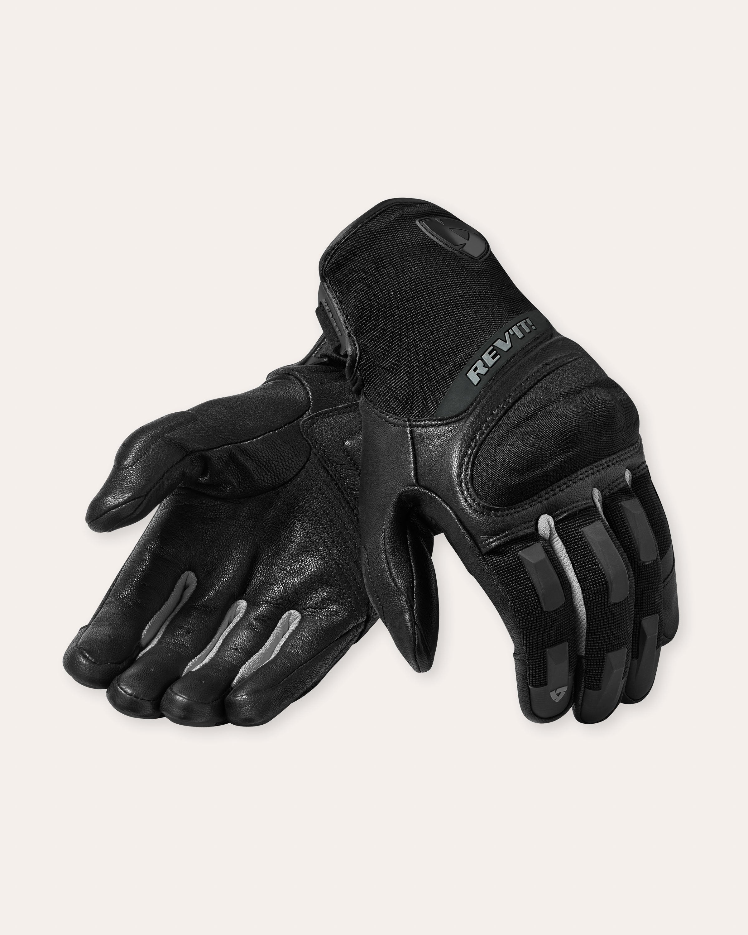 Front image: Striker 3 - Silver-Black