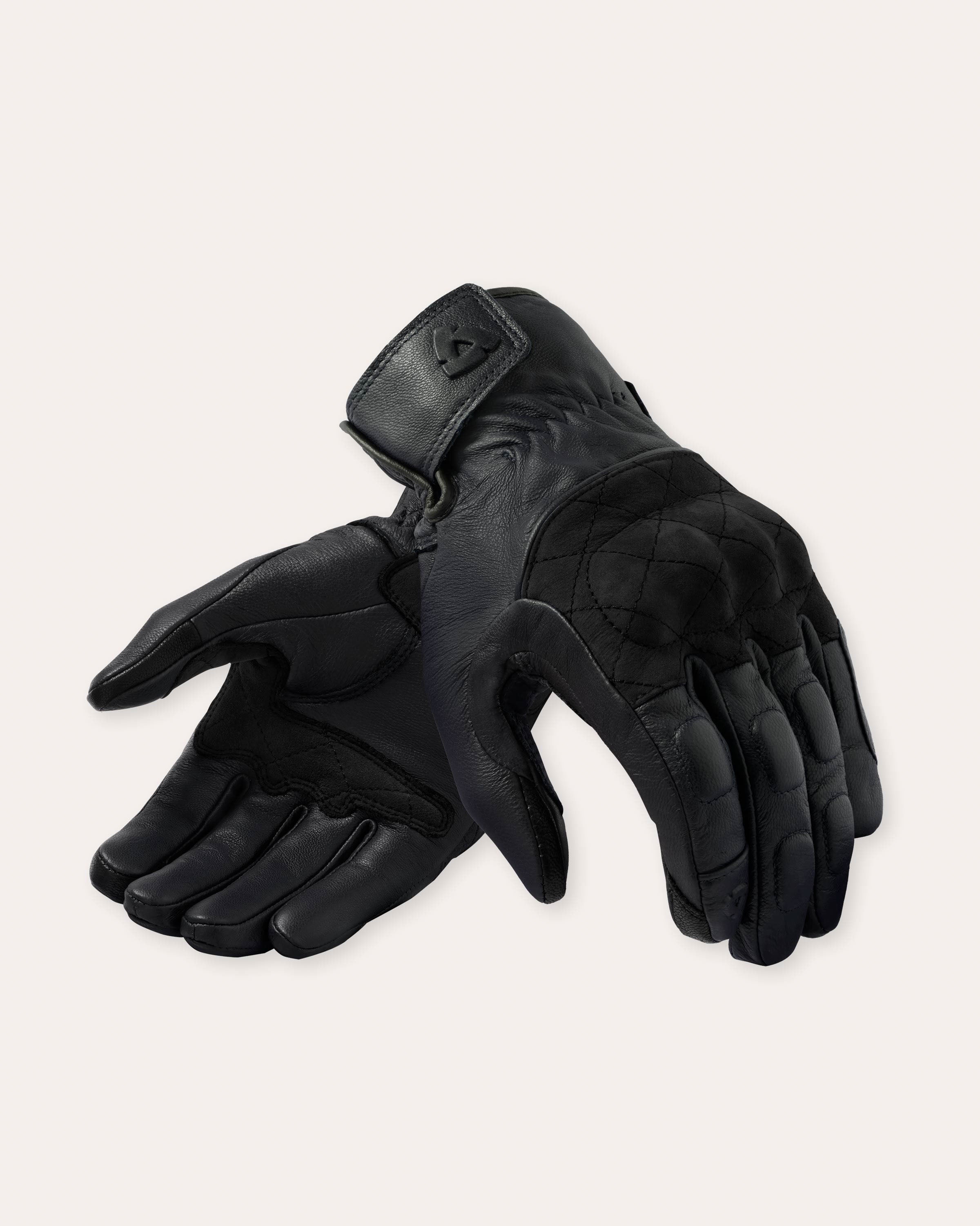 Front image: Tracker - Black