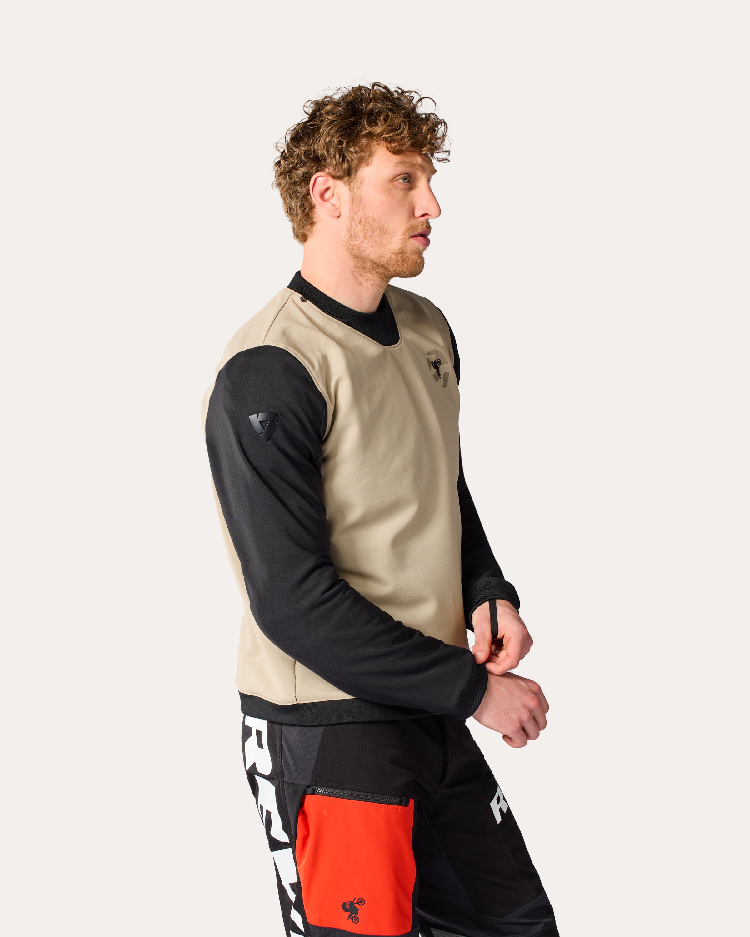 Trazada Sweater: Pol Tarrés-Inspired Ride-Ready Casual Cool – REV