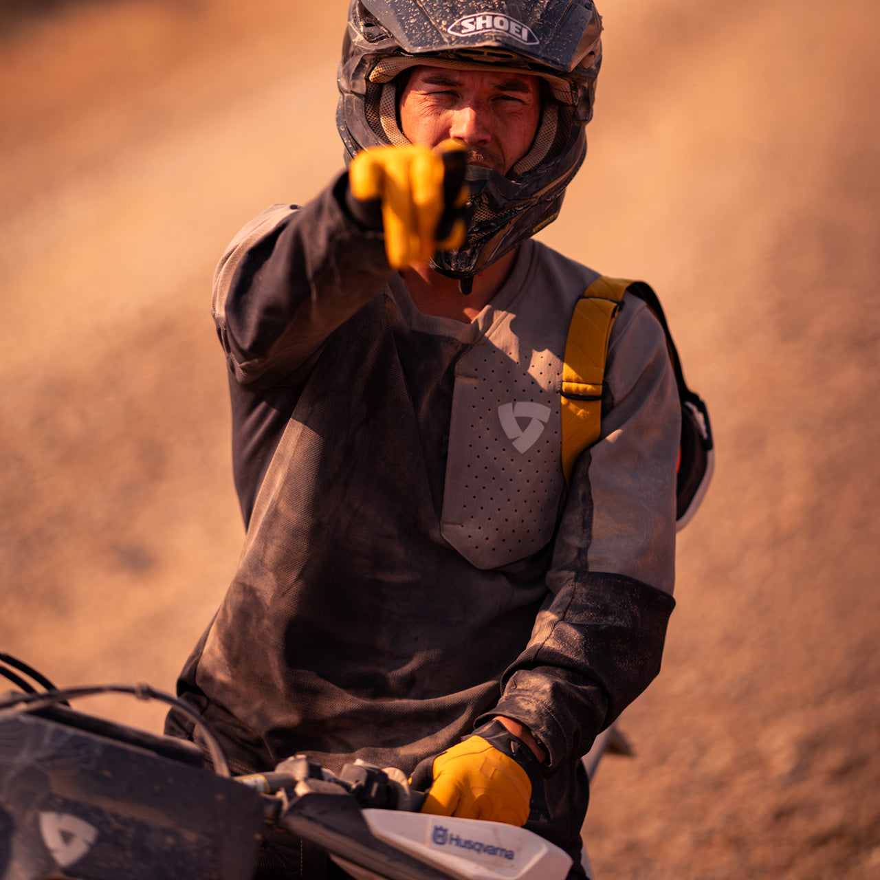 filson motorcycle helmet Coast Gloves: Streamlined Off-Road Gear for Cool Rides – REV'IT! Sport International