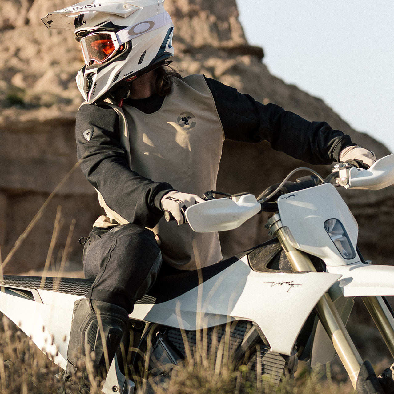 Trazada Sweater: Pol Tarrés-Inspired Ride-Ready Casual Cool – REV