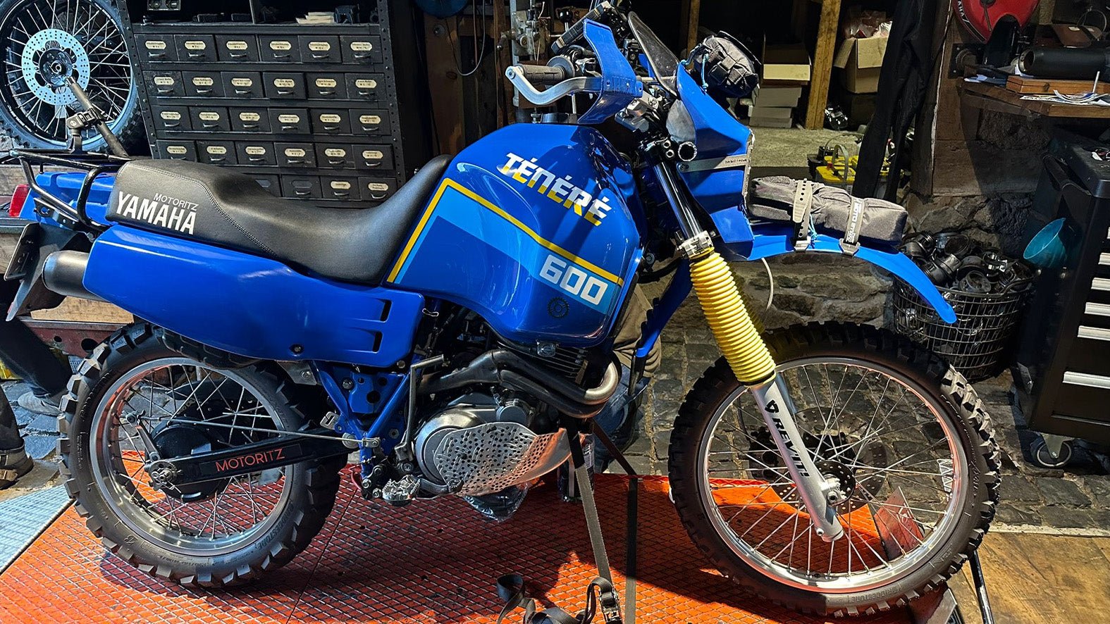 Itchy Boots Itchy Boots Season 8: Noraly Returns with a Retro Yamaha – REV'IT